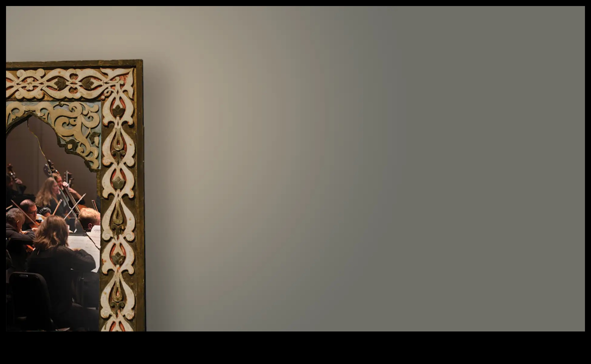 السمفونية ثلاثية الأبعاد: تنسيق الرؤية الفنية والدقة التقنية