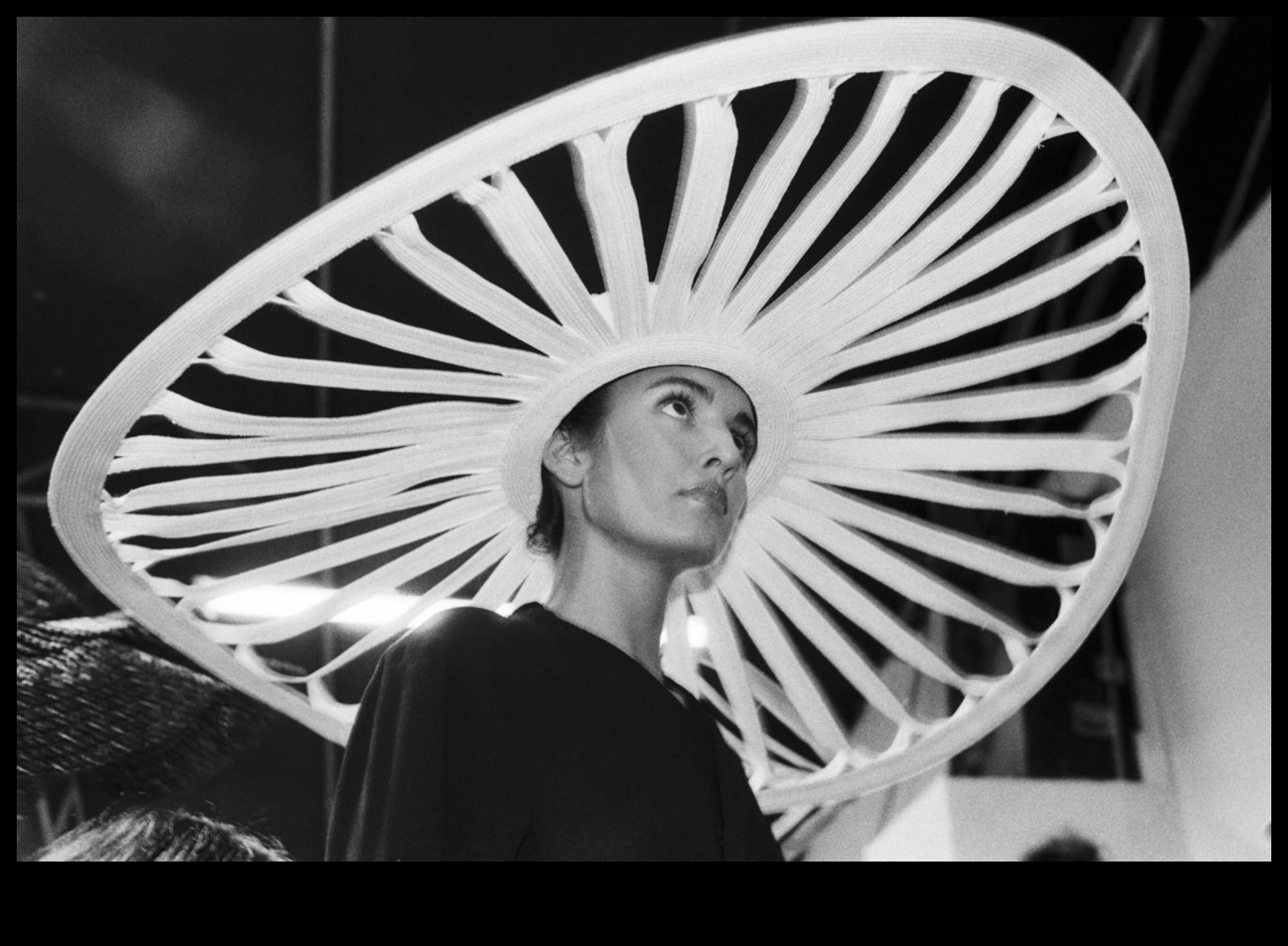 سجلات الأزياء الراقية: رحلة بصرية لمصممة الأزياء