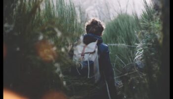 حب التجوال غريب الأطوار: احتضان المغامرة من خلال أساليب التصوير الفوتوغرافي للسفر